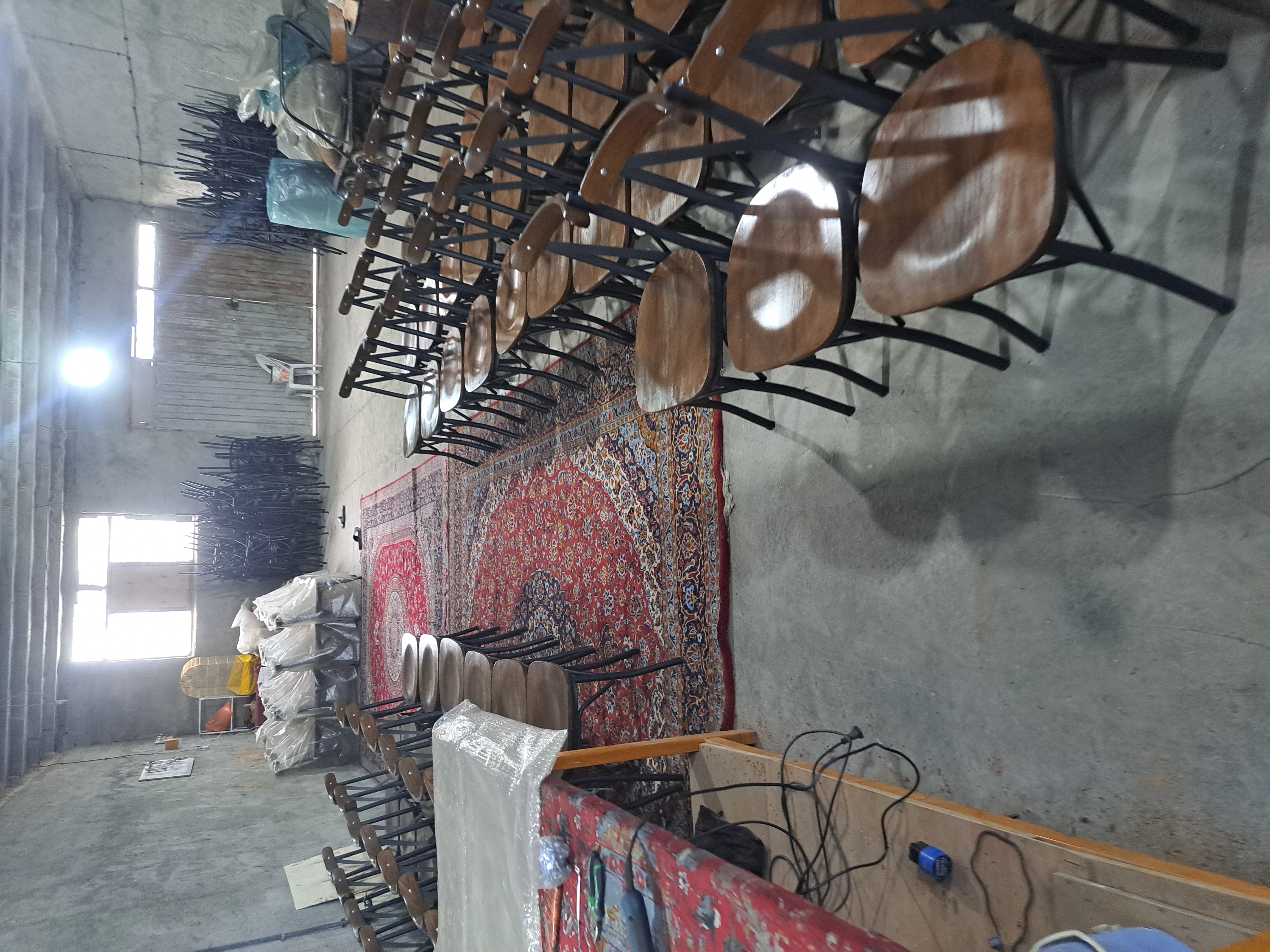 صندلی کافی شاپ تونت برندثنکو۲۴۲۲ پایه فلزی  مشکی کف وپشت چوبی